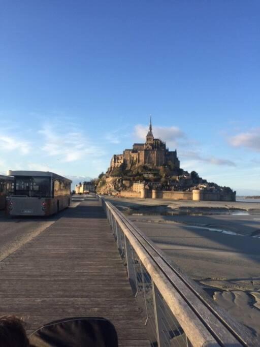 Maison Familiale A 10 Min Du Mont Saint Michel Pontorson Exterior foto